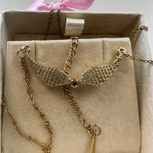 Necklace angel wings with zircon like new, gold color