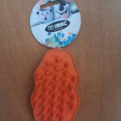 Imac massage brush for dog