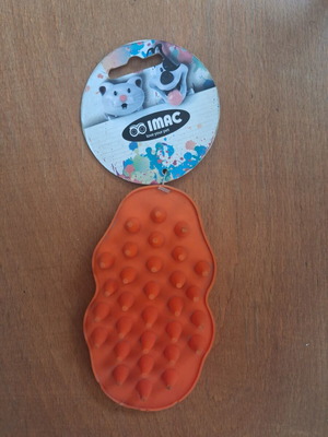 Imac massage brush for dog