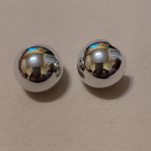 Silver ball-shaped earrings made of stainless steel new