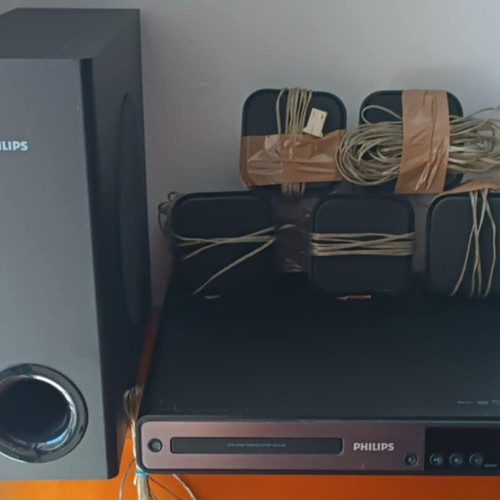 Philips DVD player with 4 speakers and subwoofer used