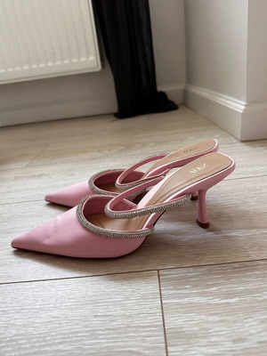 Zara pink pointed toe mules decorated with stones, new, size 40