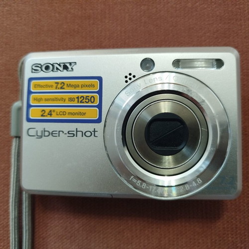 Sony Cyber-shot DSC-S730 camera used with memory card and USB cable