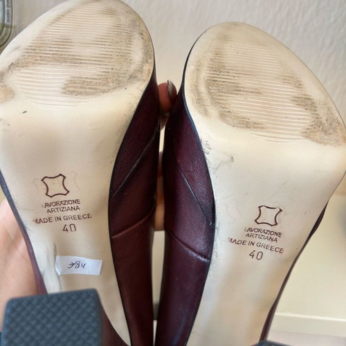 Leather burgundy pumps size 40 new