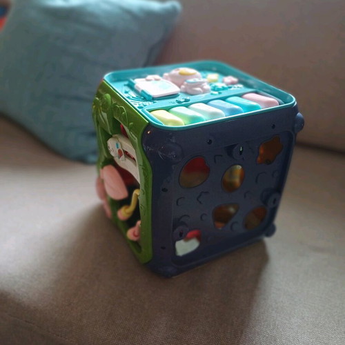 Activity cube like new for 18+ months