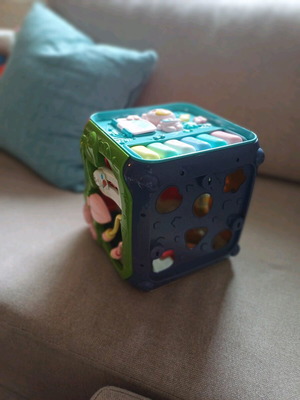 Activity cube like new for 18+ months