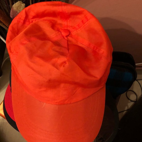 Red jockey cap like new, lightweight breathable fabric