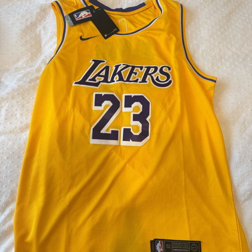 LA Lakers NBA kit XL new with tag