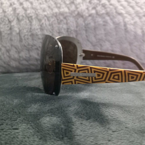 Anna Konsta sunglasses used, brown