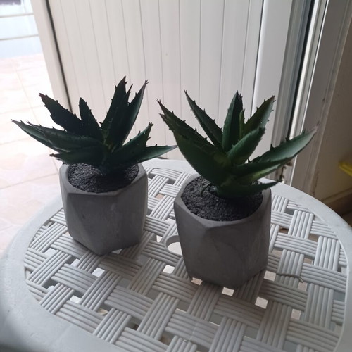 Artificial plant pot set used, very good condition