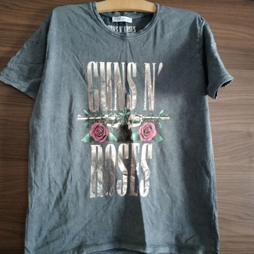 Makó T-shirt with Guns N' Roses print like new