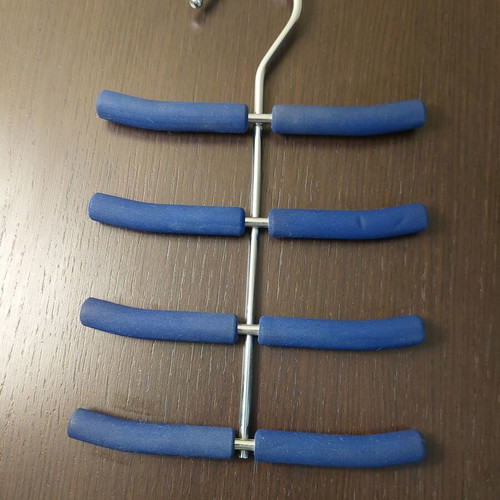 Metal tie hanger like new, blue