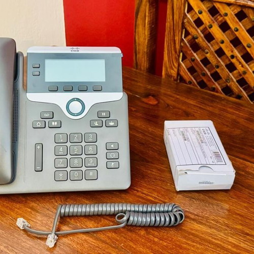 Cisco CP-7821 VoIP Phone like new with 48v Charger