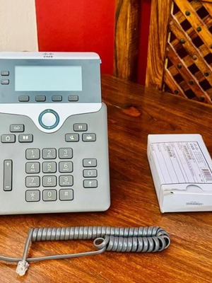 Cisco CP-7821 VoIP Phone like new with 48v Charger