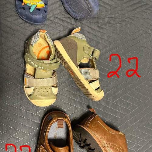Branded children's shoes like new, sizes 21 to 23