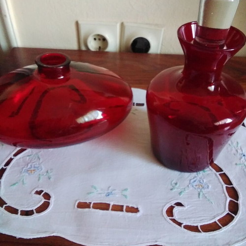 Red bottle and vase set like new, semi-crystal