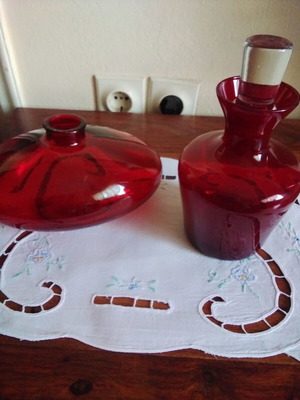 Red bottle and vase set like new, semi-crystal