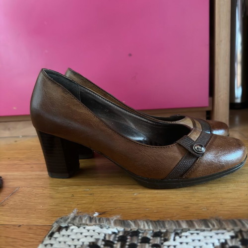B-soft pumps used, size 37, brown with low heel