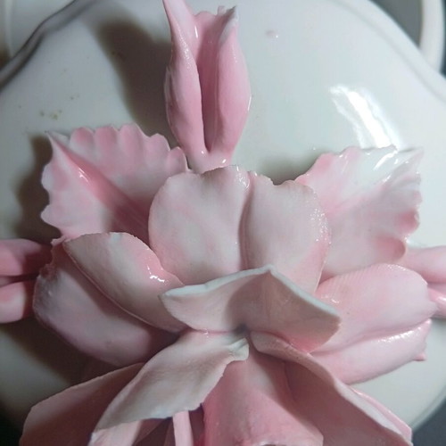 Nuova Capodimonte porcelain jewelry box with pink rose