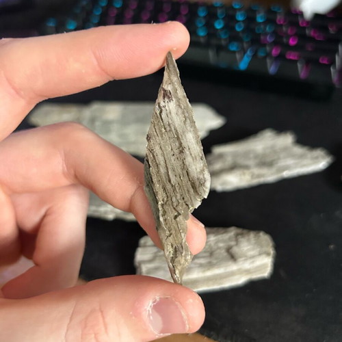 Gypsum crystals with bentonite inclusions from Patra, new