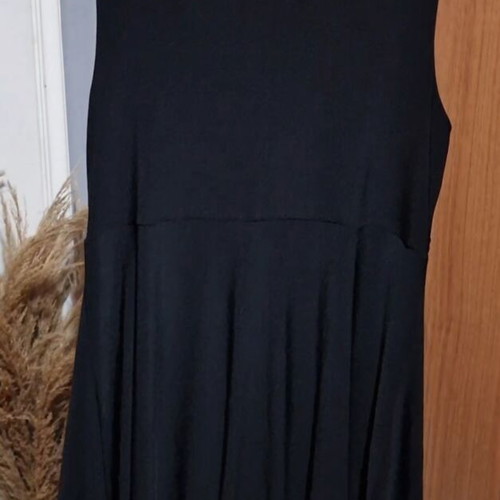 Dress black like new with elastic fabric, size L