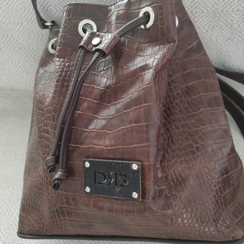 Brown bucket bag with shoulder and crossbody strap