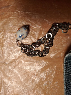 Chain bracelet metal with white-blue bead