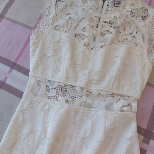 White fitted lace dress new with minor defect