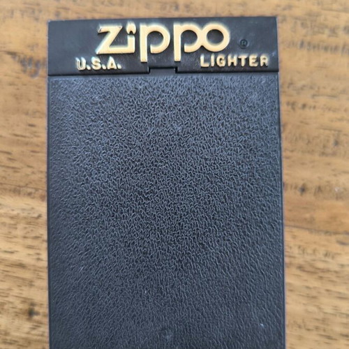 Zippo lighter like new in excellent condition