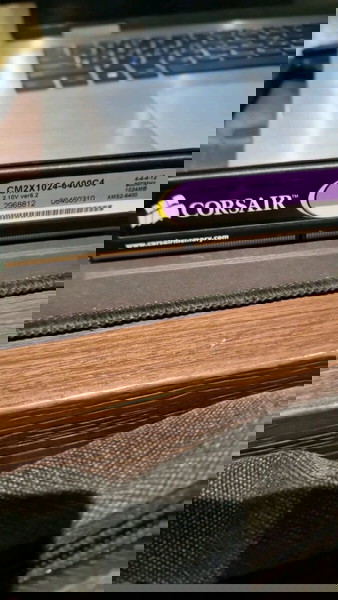 Μνήμη RAM DDR2 1GB με ψήκτρα