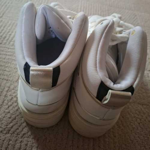 White Bershka boots like new, barely worn