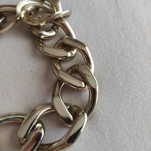 Chunky gold chain necklace used with magnetic clasp