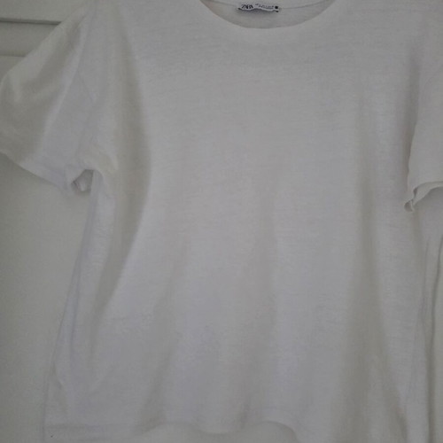 Zara white t-shirt new, small to medium size, round neck