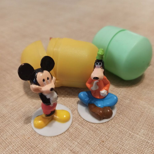 Kinder Mickey Goofy figures like new, pack