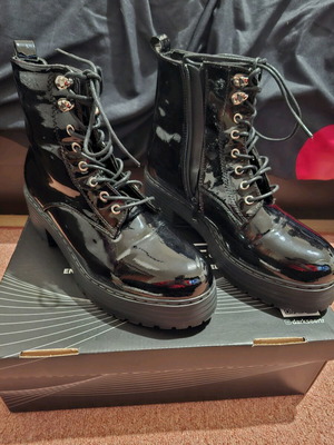 Women’s black patent leather boots like new with thick sole