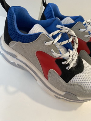 Sneacker size 40 new, gray red blue with white sole