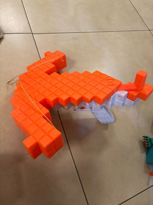 Nerf Minecraft Dart Blaster like new