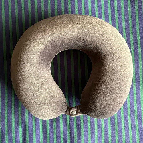 Memory foam travel pillow with removable cover like new
