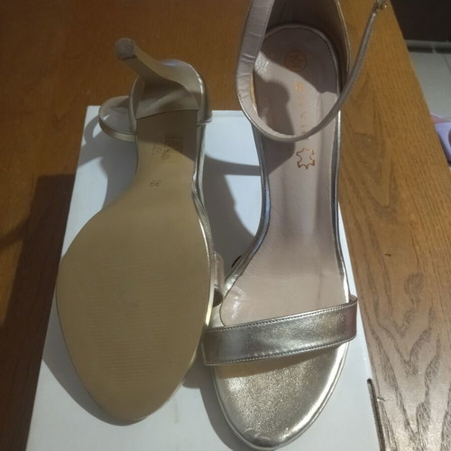 Envie Shoes women's gold sandals size 39, 10cm heel like new