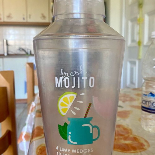 Cocktail shaker like new