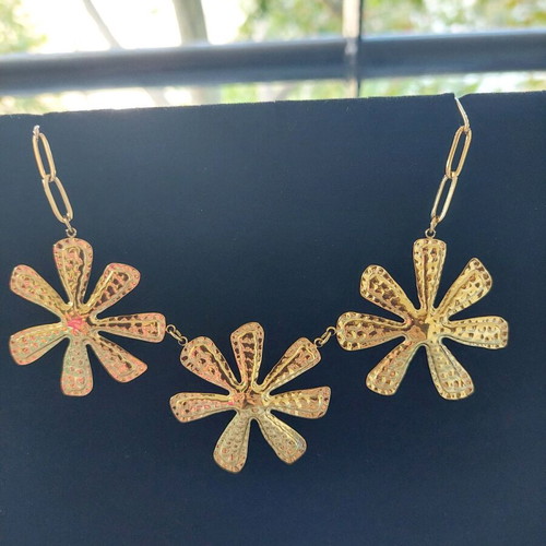 Steel necklace with gold daisies like new