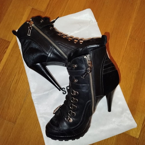 Schutz Black Leather High-Heeled Ankle Boots like new, size 37