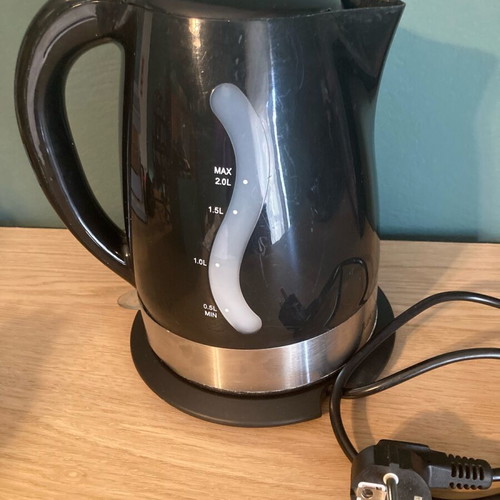 JuroPro 2.0 liter kettle used, black with inox surfaces