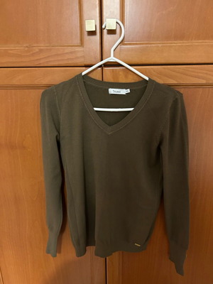 Toi&Moi blouse green with v neckline like new