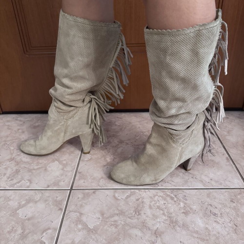 Suede women's boots with fringes size 38, like new, beige