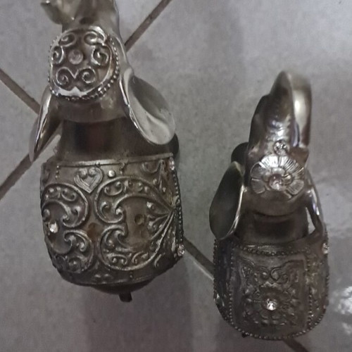 Decorative elephant figurines like new, set of two