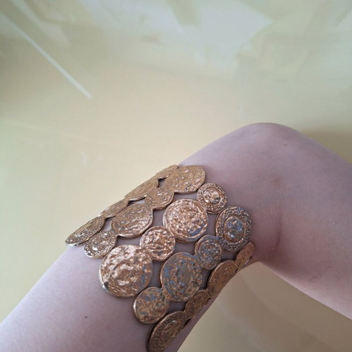 Gold bracelet carved like new