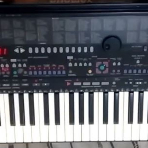 Yamaha PSR-510 synthesizer like new with stand