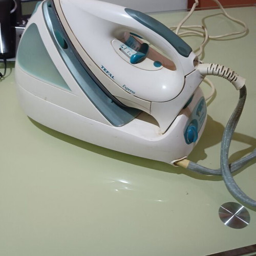Tefal boiler steam iron used, needs maintenance