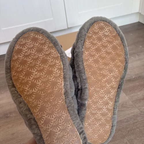 Ugg Fluff Yeah Slides Size 37 Like New, Grey